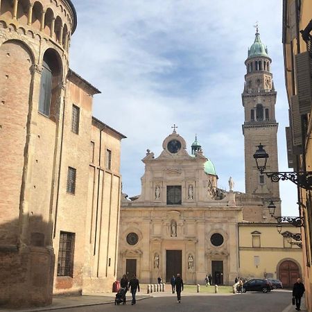 Luxury 1 Al Duomo Di Parma Apartment Luaran gambar