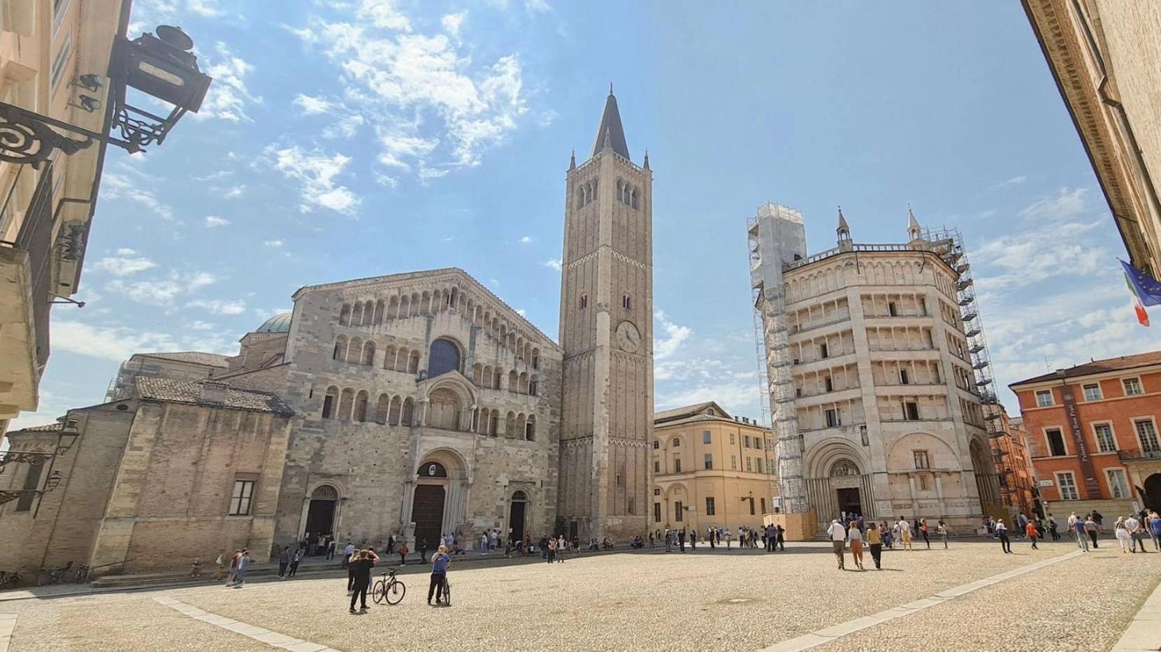 Luxury 1 Al Duomo Di Parma Apartment Luaran gambar